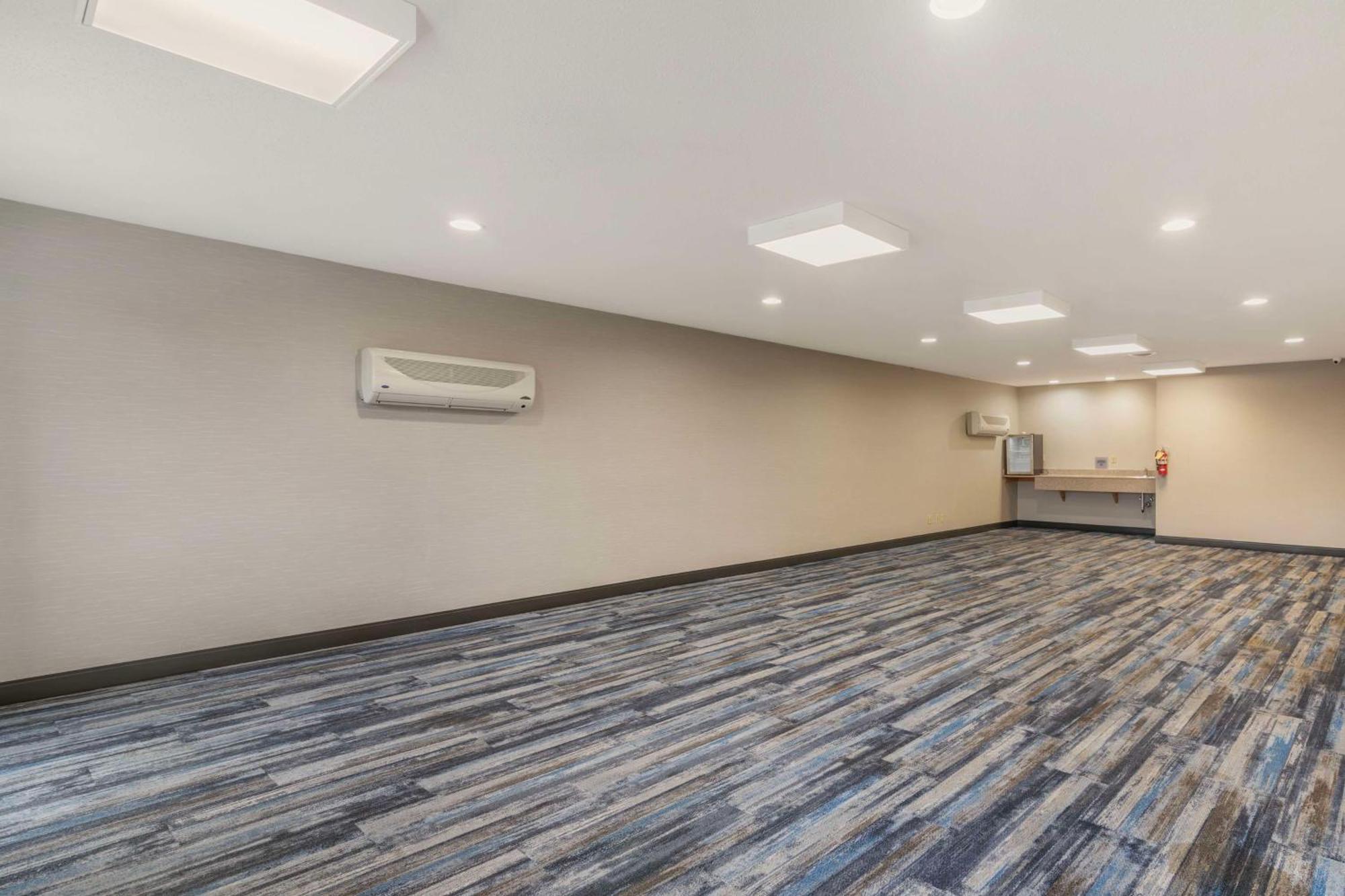 Best Western Liverpool-Syracuse Inn & Suites Exterior photo